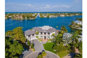 535 70th St, HOLMES BEACH