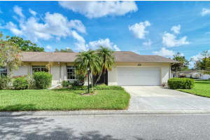 4197 OAKHURST CIRCLE, SARASOTA, FL 34233 Sold 06/16/23