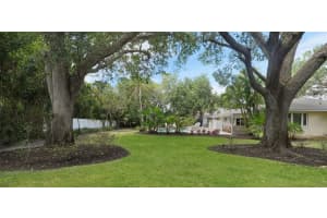 1722 NORTH DRIVE, SARASOTA, FL 34239 Sold 05/30/23