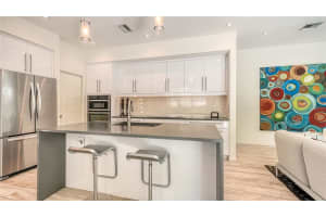 2814 TAMIAMI CIRCLE, SARASOTA, FL 34234 Sold 07/31/23