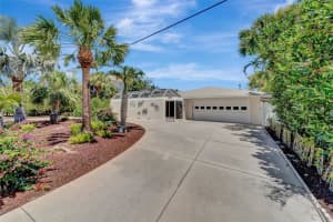 208 ISLAND CIRCLE, SARASOTA, FL 34242 Sold 07/12/23