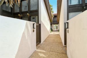 800 S BLVD OF THE PRESIDENTS #15, SARASOTA, FL 34236 Sold 10/31/23