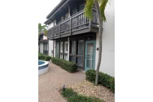 800 S BLVD OF THE PRESIDENTS #17, SARASOTA, FL 34236 Sold 11/10/23