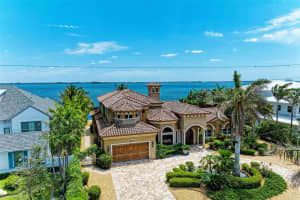 643 KEY ROYALE DRIVE, HOLMES BEACH, FL 34217 Sold 11/15/23