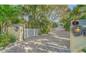 763 SIESTA DRIVE, SARASOTA, FL 34242 Sold 01/08/24