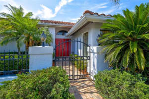 4931 FALLCREST CIRCLE, SARASOTA, FL 34233 Sold 06/16/23