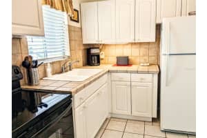 2337 SUNSET DRIVE, BRADENTON, FL 34207 Sold 08/30/23