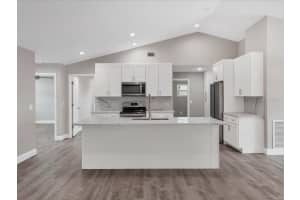 618 EASTPOINTE COURT, SARASOTA, FL 34232 Sold 07/03/23