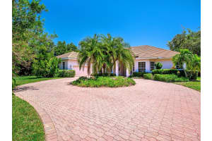6232 CYPRESS BEND COURT, UNIVERSITY PARK, FL 34201 Sold 08/17/23