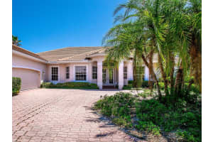 6232 CYPRESS BEND COURT, UNIVERSITY PARK, FL 34201 Sold 08/17/23