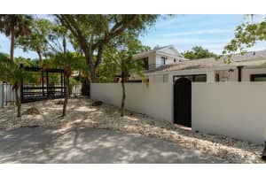 2850 BAY SHORE ROAD, SARASOTA, FL 34234 Sold 12/08/23