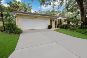 4026 OAKHURST DRIVE, SARASOTA, FL 34233 Sold 08/31/23