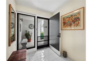 516 BAYPORT WAY, LONGBOAT KEY, FL 34228 Sold 09/29/23