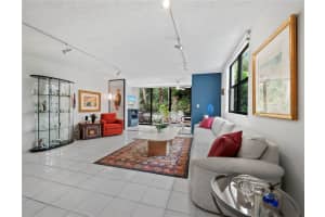 516 BAYPORT WAY, LONGBOAT KEY, FL 34228 Sold 09/29/23