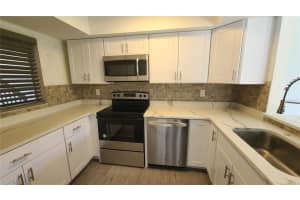 2644 CLUBHOUSE DRIVE, SARASOTA, FL 34232 Sold 07/05/23