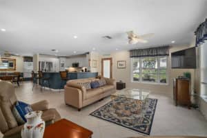 417 ISLAND CIRCLE, SARASOTA, FL 34242 Sold 09/13/23