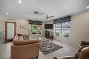 417 ISLAND CIRCLE, SARASOTA, FL 34242 Sold 09/13/23