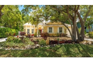 1746 HILLVIEW STREET, SARASOTA, FL 34239 Sold 09/05/23