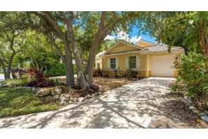 1746 HILLVIEW STREET, SARASOTA, FL 34239 Sold 09/05/23