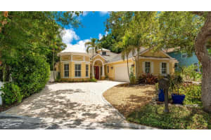 1746 HILLVIEW STREET, SARASOTA, FL 34239 Sold 09/05/23