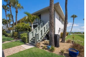 600 MANATEE AVENUE, HOLMES BEACH, FL 34217 Sold 08/14/23