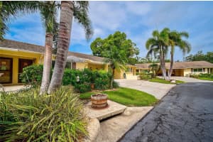 390 301 BOULEVARD, BRADENTON, FL 34205 Sold 09/19/23
