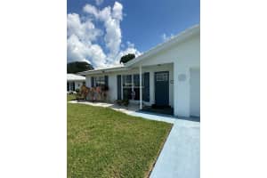 3703 CHINABERRY ROAD, BRADENTON, FL 34208 Sold 12/28/23