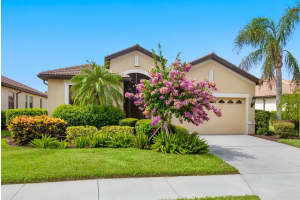 8114 STIRLING FALLS CIRCLE, SARASOTA, FL 34243 Sold 09/07/23