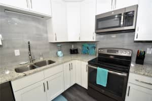 1647 BROOKHOUSE COURT, SARASOTA, FL 34231 - MLS#MFRA4576805