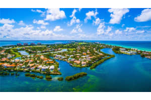 102 TWIN SHORES BOULEVARD, LONGBOAT KEY, FL 34228 Sold 11/03/23