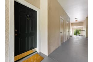 5152 NORTHRIDGE ROAD, SARASOTA, FL 34238 Sold 10/25/23