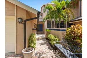 5225 HERON WAY, SARASOTA, FL 34231 Sold 11/17/23