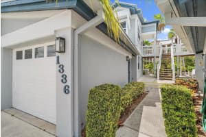 1336 SIESTA BAYSIDE DRIVE, SARASOTA, FL 34242 Sold 11/16/23
