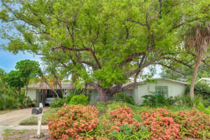 6418 COLONIAL DRIVE, SARASOTA, FL 34231 Sold 08/25/23