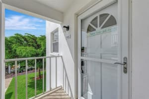 116 VISTA HERMOSA CIRCLE, SARASOTA, FL 34242 - MLS#MFRA4578083