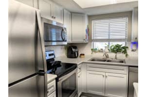 3768 LAKE BAYSHORE DRIVE, BRADENTON, FL 34205 Sold 04/17/24