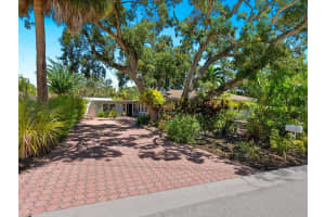 981 CALOOSA DRIVE, SARASOTA, FL 34234 Sold 02/26/24