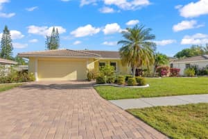 2431 CASS STREET, SARASOTA, FL 34231 Sold 09/15/23