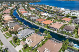 572 MAST DRIVE, BRADENTON, FL 34208 Sold 12/01/23