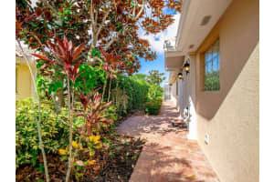 5785 HELICON PLACE, SARASOTA, FL 34238 Sold 10/18/23