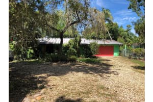 6833 PINE STREET, LONGBOAT KEY, FL 34228 Sold 09/06/23