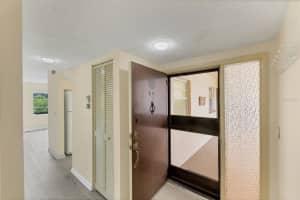 2724 CLUBHOUSE DRIVE, SARASOTA, FL 34232 Sold 10/19/23