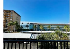 8 GLENCOE PLACE, DUNEDIN, FL 34698 Sold 02/13/25