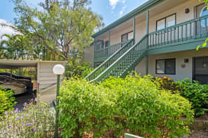 1512 PELICAN POINT DRIVE, SARASOTA, FL 34231 Sold 10/31/23