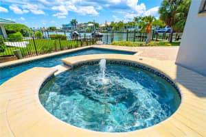 426 CLEVELAND DRIVE, SARASOTA, FL 34236 Sold 02/06/24