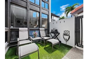 800 S BLVD OF THE PRESIDENTS #11, SARASOTA, FL 34236 Sold 11/28/23