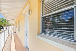 954 LA COSTA CIRCLE, SARASOTA, FL 34237 Sold 11/13/23