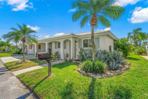 726 SPANISH DRIVE, LONGBOAT KEY, FL 34228 Sold 05/30/24