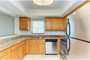 936 LA COSTA CIRCLE, SARASOTA, FL 34237 Sold 12/07/23