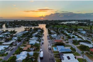 622 EMERALD LANE, HOLMES BEACH, FL 34217 Sold 08/12/24